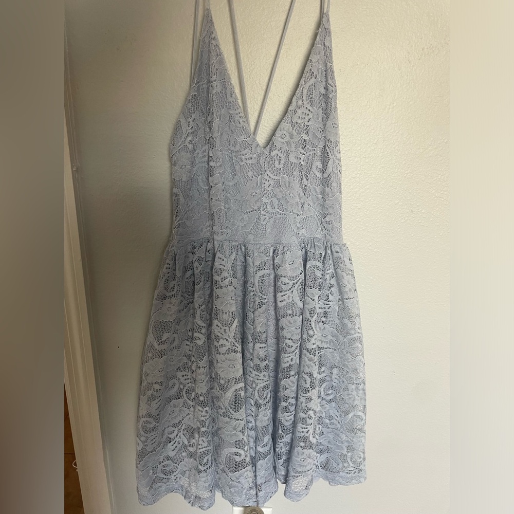 Lace romper super cute and flowy good quality !